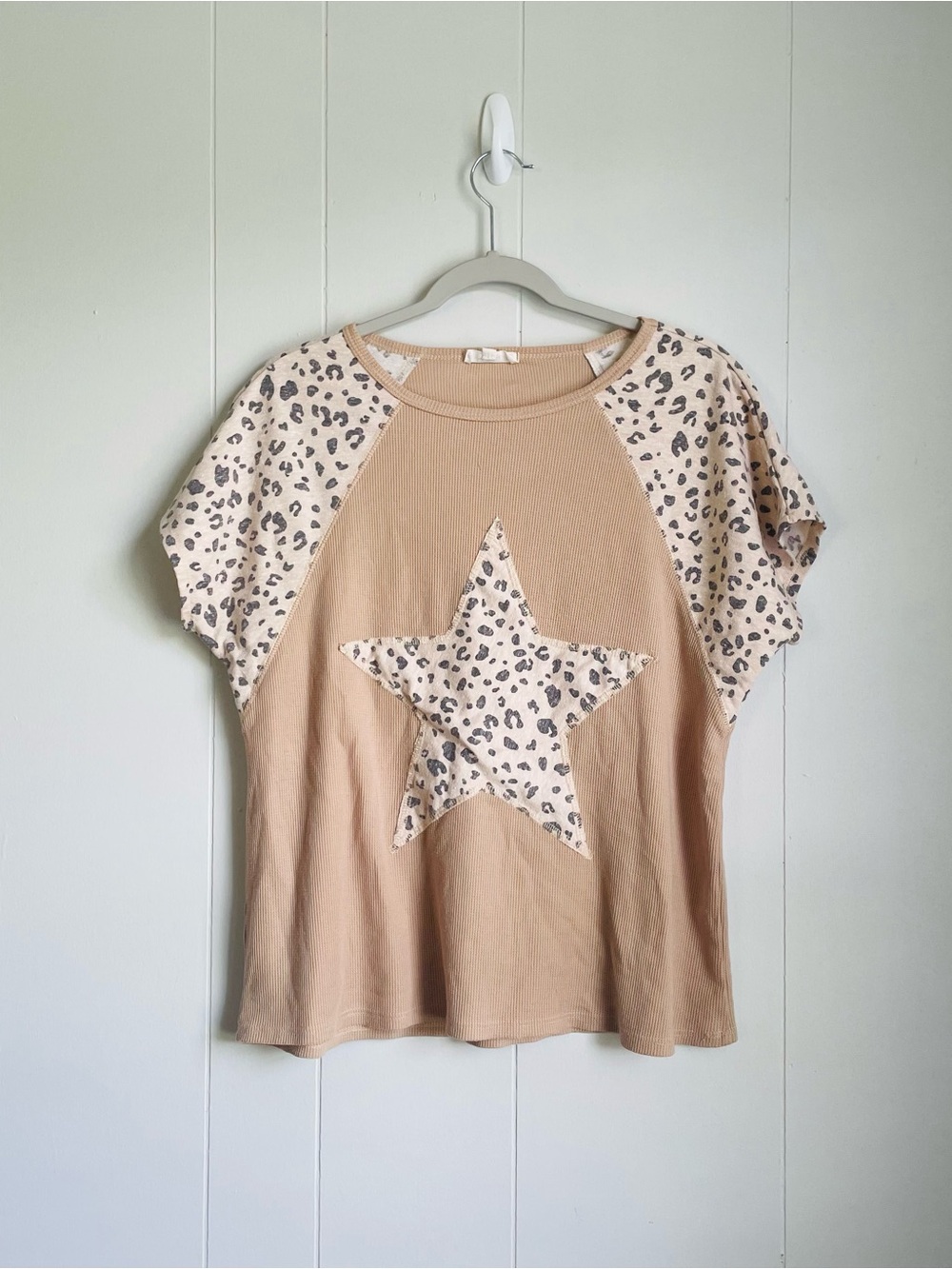 Hopely Leopard Print Star Top Small S Tan Beige Short Sleeve Ribbed Casual Tee